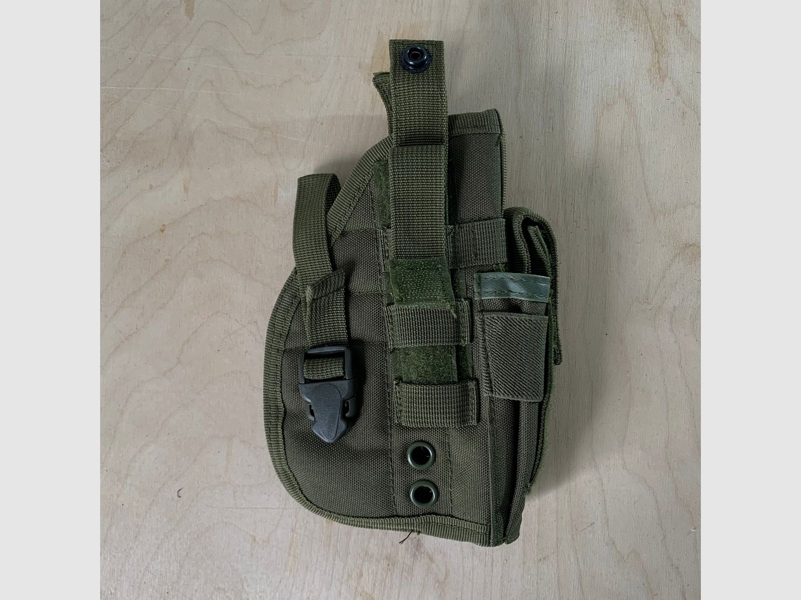 GEBRAUCHT - Verstellbares Holster für (Rechtshänder) OLIVGRÜN, Bild 1 von 3