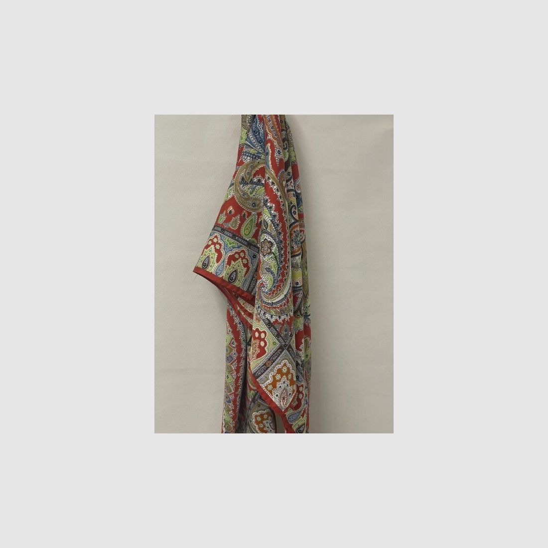 Sciarpa in pura seta twill arrotolata con finitura sandwashed – Finitura Ruggine