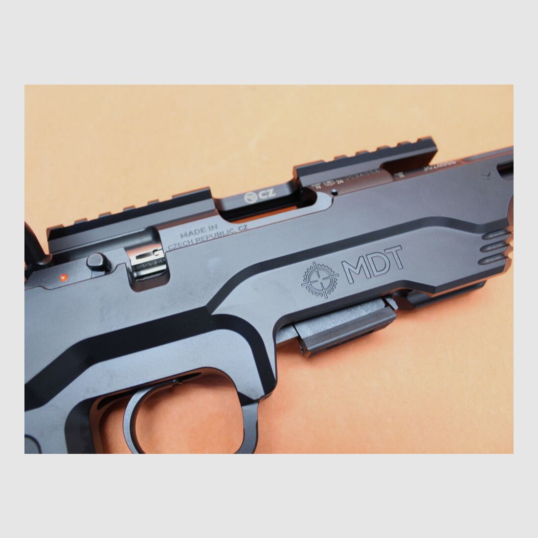 CZUB Rep.Büchse .22lr CZUB CZ457 MDT Chassis 20" Varmint Lauf/ Gewinde 1/2-20