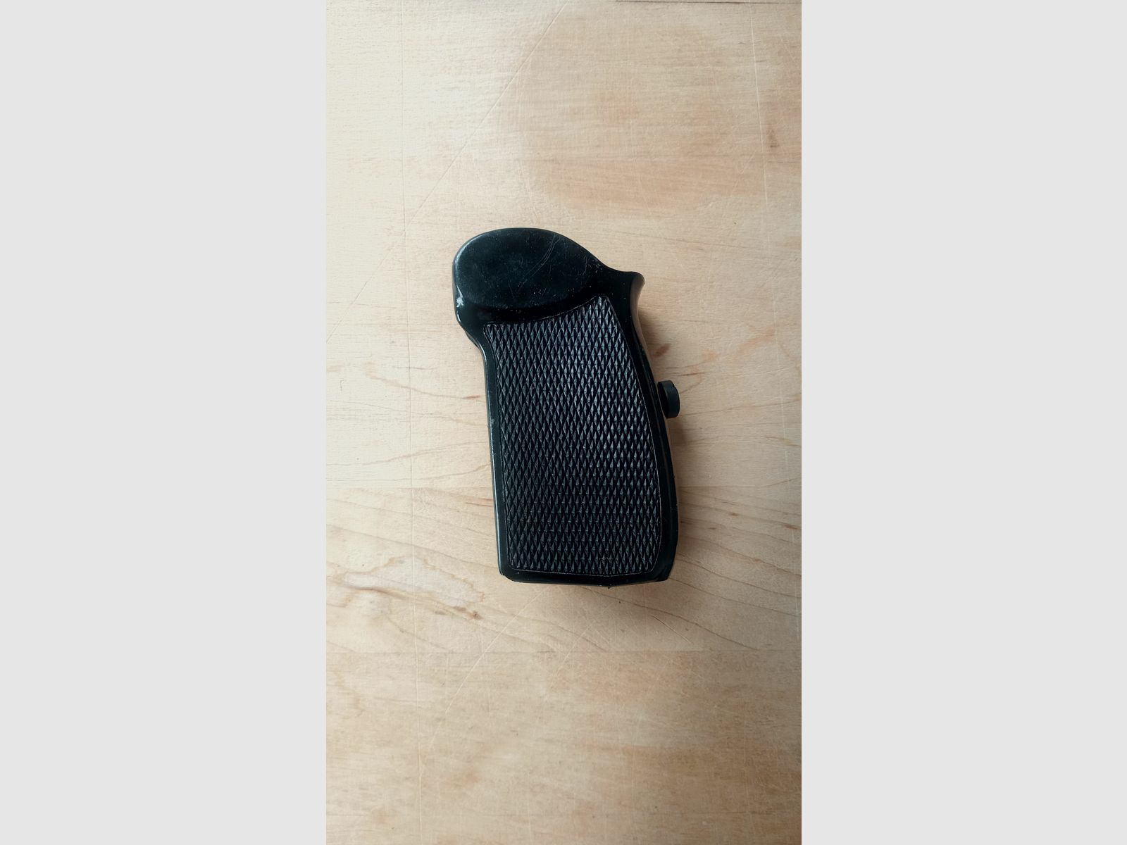 Bakelite grip shell with minor damage for DDR police pistol-M / Vintage grip for East German Makarov // 8 rounds PM 9x18