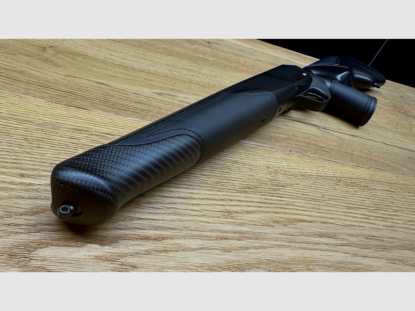 Blaser Schaft mit Gehäuse/System R8 Carbon Leder schwarz / DLC Abzug / Vorderschaft carboniert / Logo silber