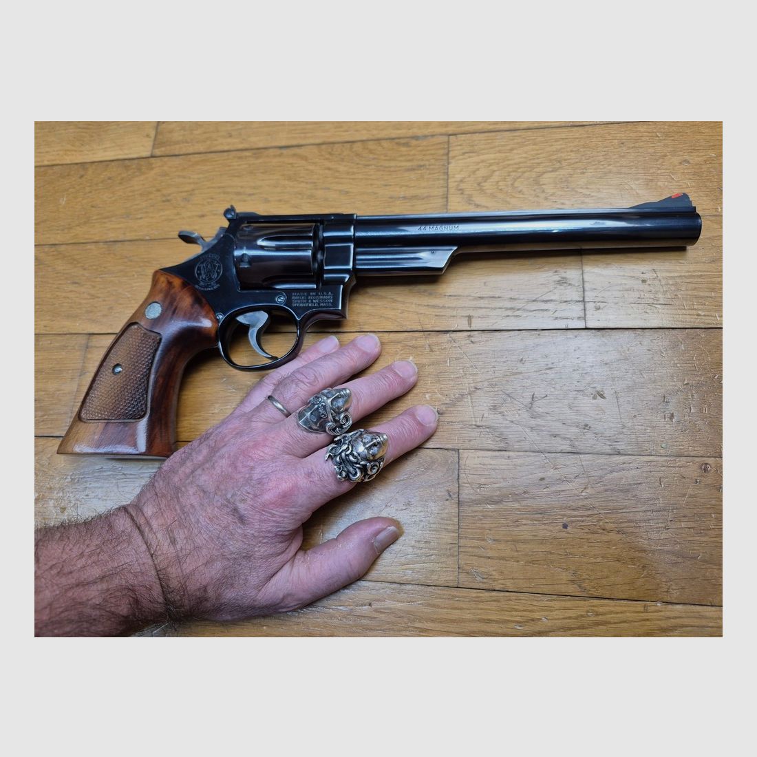 Terror of bears! – Smith & Wesson M29-2 Revolver – Cal .44Mag – Barrel 8&prime; 3/8 inches – The longest in the catalog! – Exceptional blued finish – Gun from 1980 – Stunning mechanics and unavailable today – Cinematic myth as much as a firearm! TBE++!, image 26 of 27