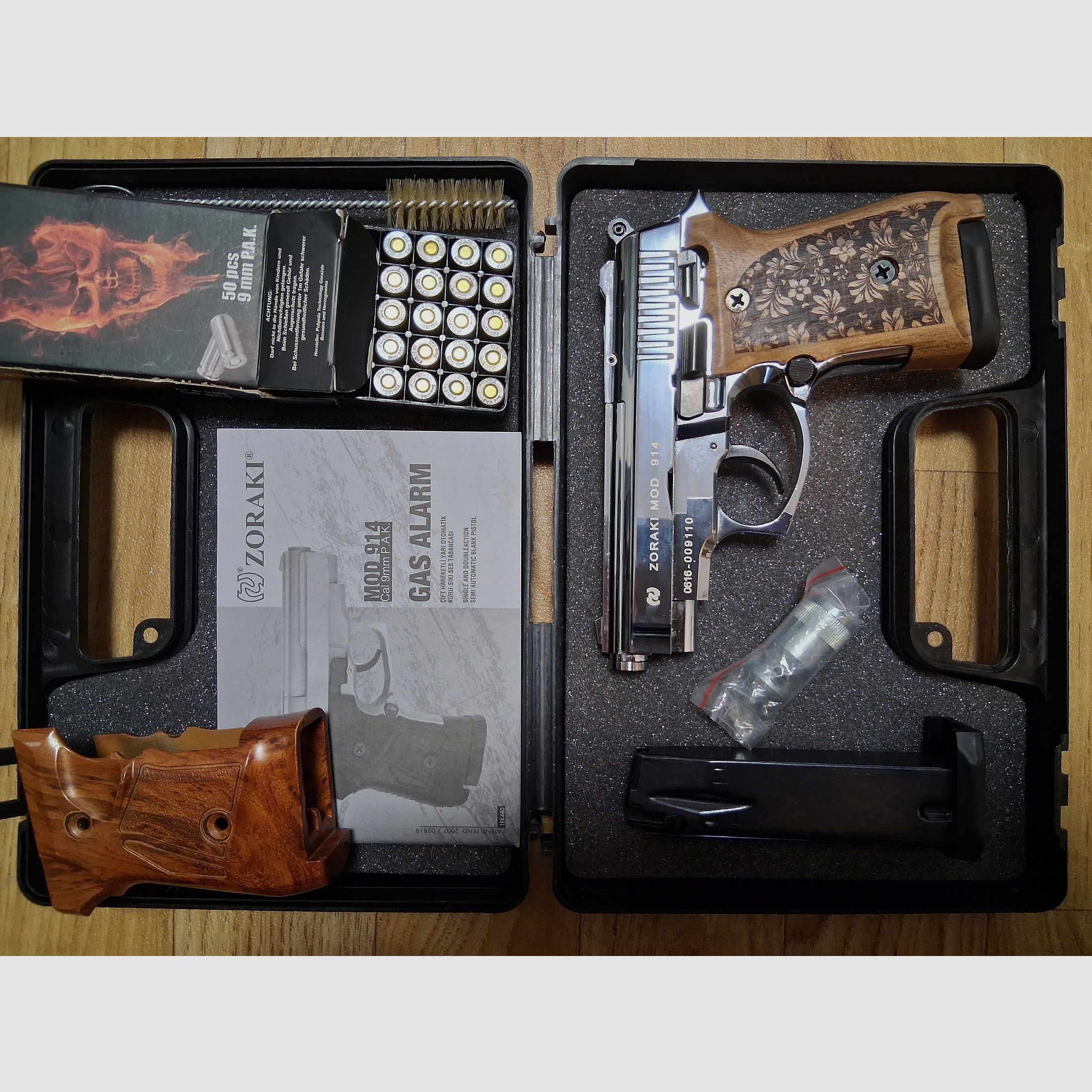 Zoraki 914 Chrom (PTB-972), mit Holzgriffschalen, Ersatzmagazin (neuwertig)