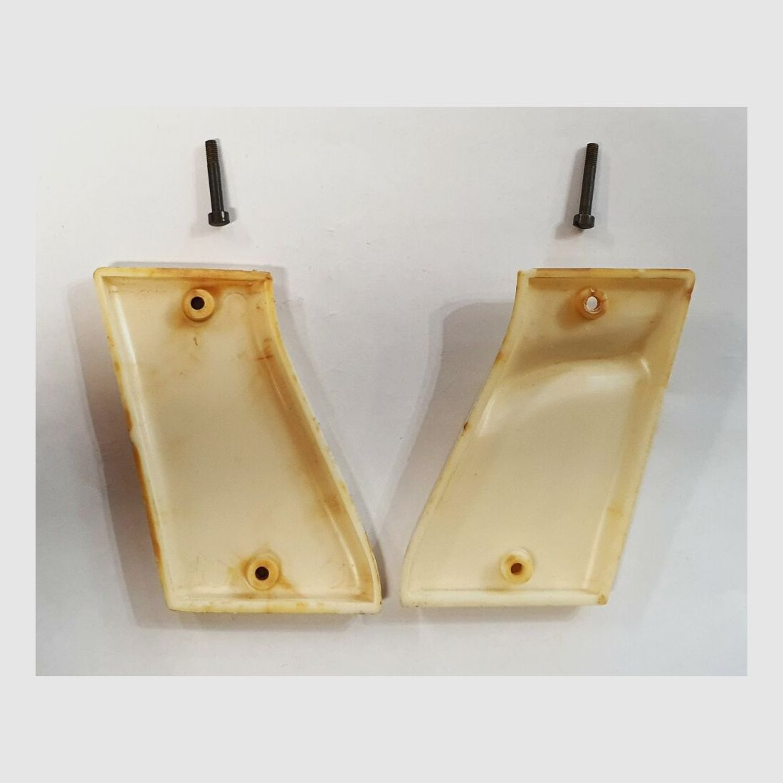 Unbekannt Paar Griffschalen mit Daumenauflage, Unbekannt, weiß