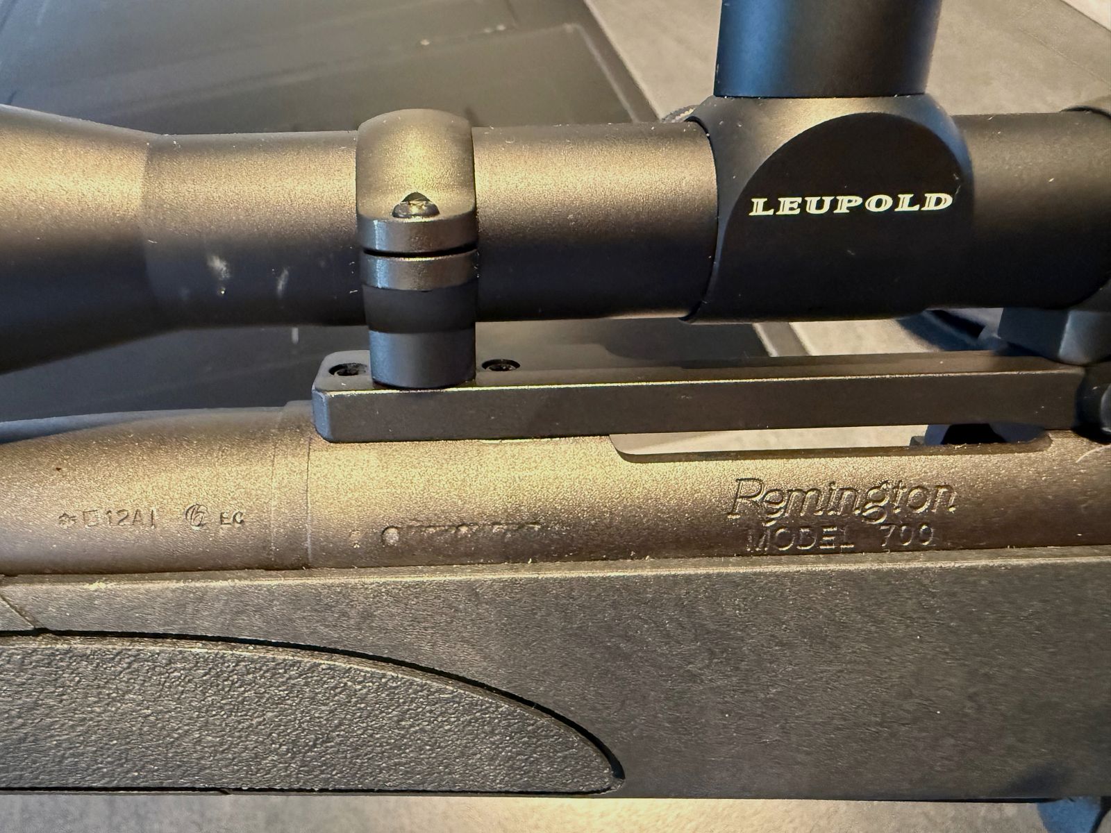 Fucile a ripetizione Remington 700 in calibro .223 REM con ottica Leupold 6–18 VX-II