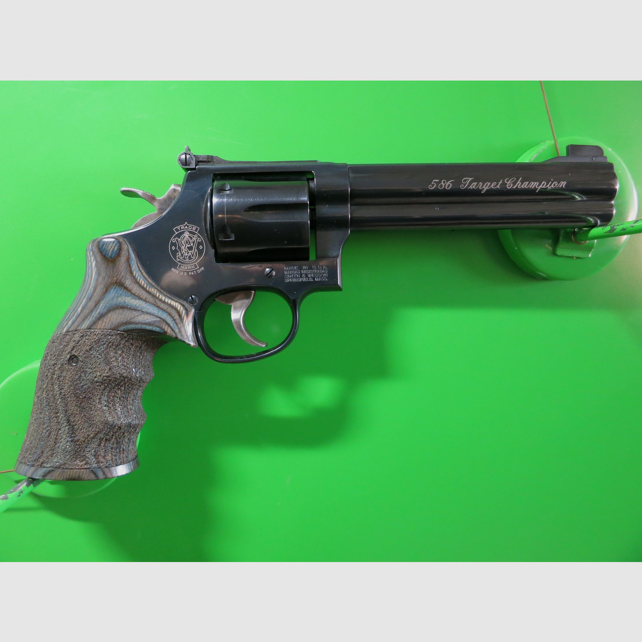 Revolver SMITH & WESSON modèle 586-5, Champion de tir 6", Cal. 38/357 Mag, Bleu royal   #33-, image 1 sur 15