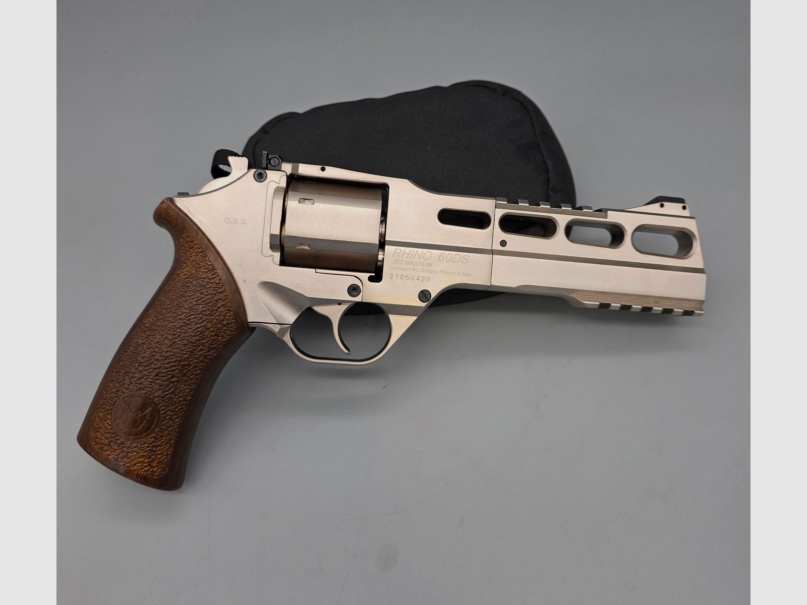 Very cool CO2 revolver Rhino 60DS with cartridges for drum air pistol 4.5mm BB and diabolo in nickel finish