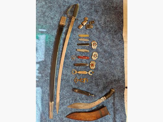 Décoration sabre, couteau kukri, couteau suisse, etc.