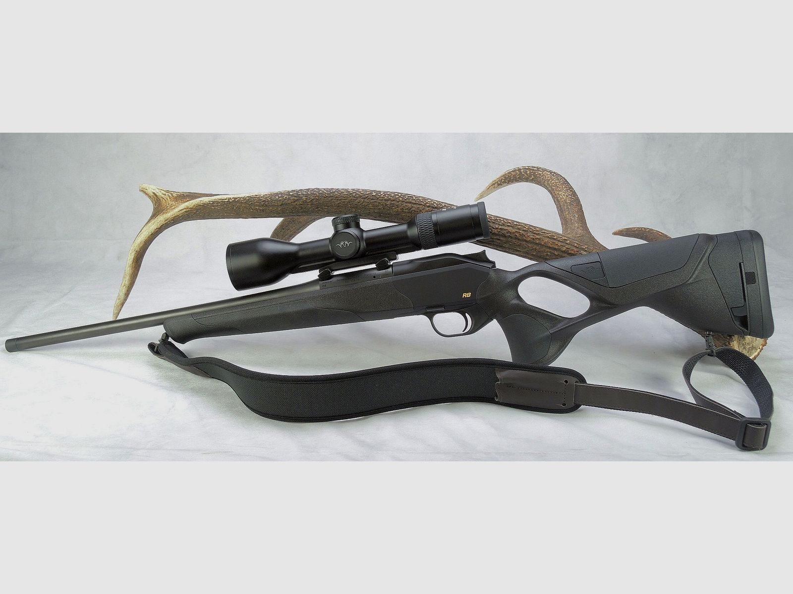 R8 Ultimate Cal. 30-06 52cm B2 2,5-15x56 iC Riel