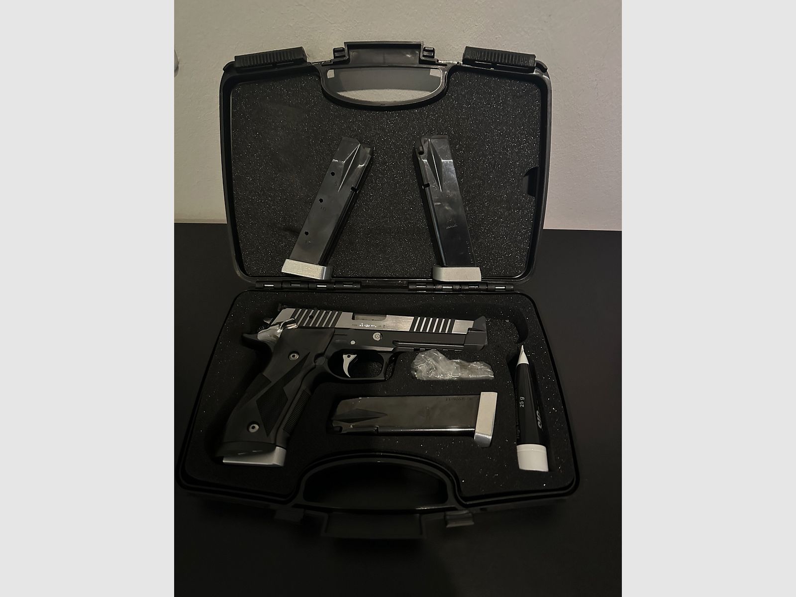 SIG SAUER P226 X-Five Black and White 9mm Luger - mit 4 Magazinen - Deutsche Fertigung!