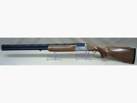 Akkar Silah Churchill 206 E Jacht Zilver Dama links