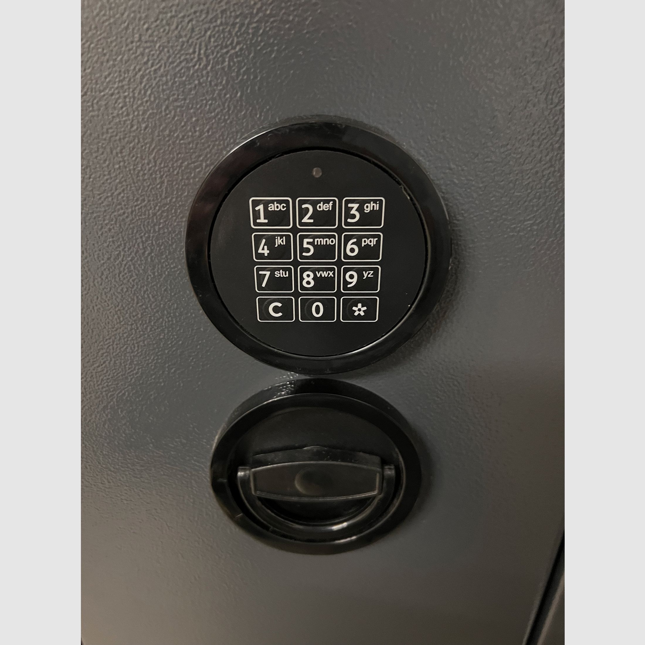 Armadura de clase 0 con cerradura de combinación