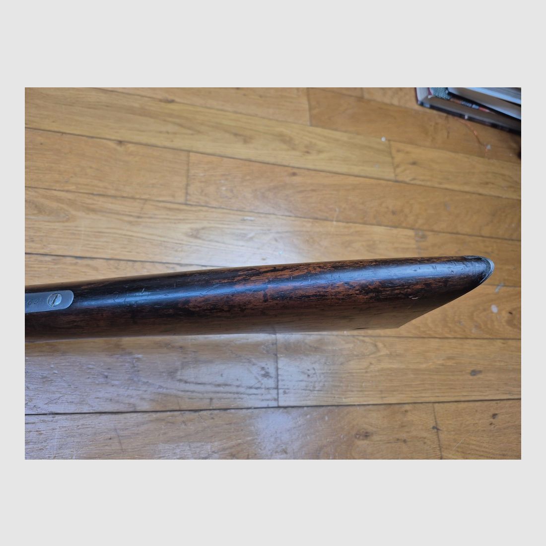 Außergewöhnliche Winchester Repetierbüchse Modell 1885 – Kal. 45-90 – 1. Patent von Browning! – Spezial für Bisons und TLD! – Waffe von 1899 – Sehr seltenes Modell High Wall Rundempfänger – Sehr schönes amerikanisches Nussbaumholz – Original brüniertes Gehäuse TBE – Perfekte Mechanik – Schwerer Spiegel-Lauf – Gute Markierungen – Forgierte Buck Horn Visierung und Marble Diopter – TBE+, Bild 11 von 41