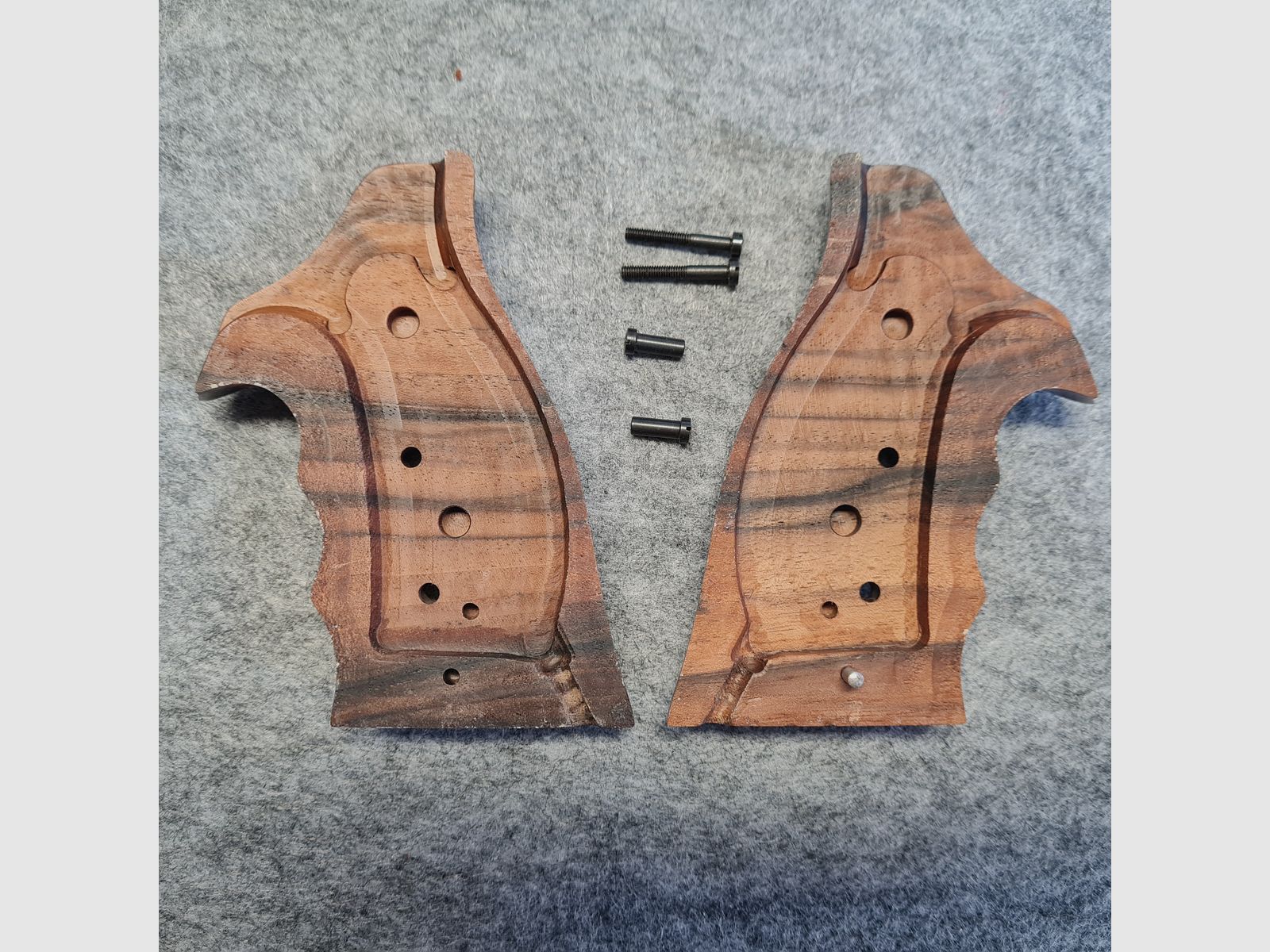 Korth Hal Swigget Revolver Griffschalen