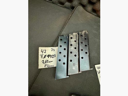 FN Browning Magazin, FN 1922 (3 Stück, eines mit Seriennummer und FN Stempel) 8 Schuss, 7,65mmBr