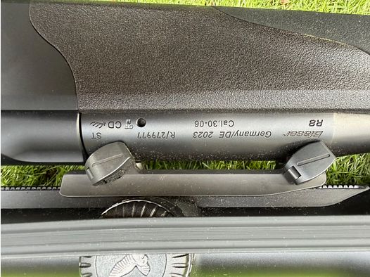 Blaser R8 Ultimate 30.06 con Swarovski Z8i, silenziatore Blaser e accessori