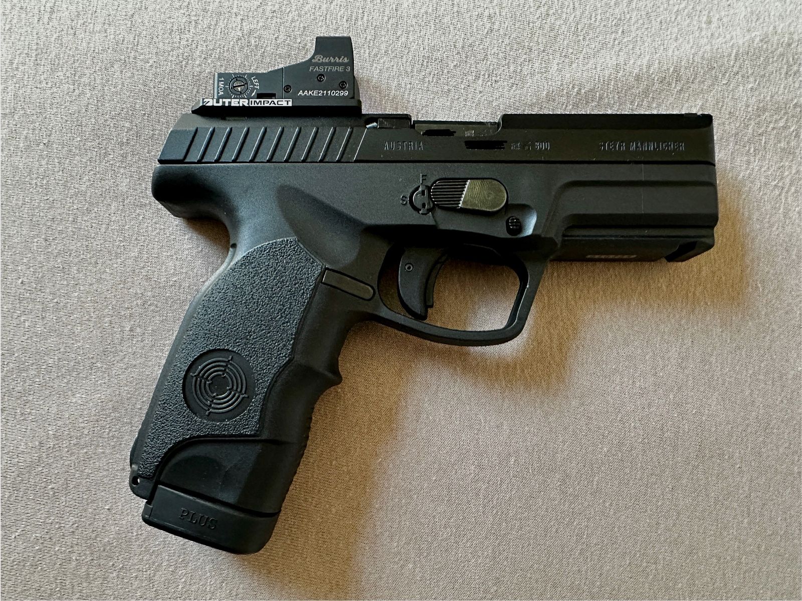 Steyr M9 9mm mit Reddot