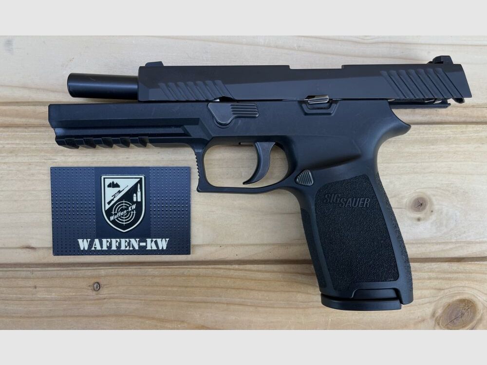 SIG Sauer P320 FullSize avec 3x chargeurs, mallette, drapeau de sécurité et 2x holsters 9mmLuger