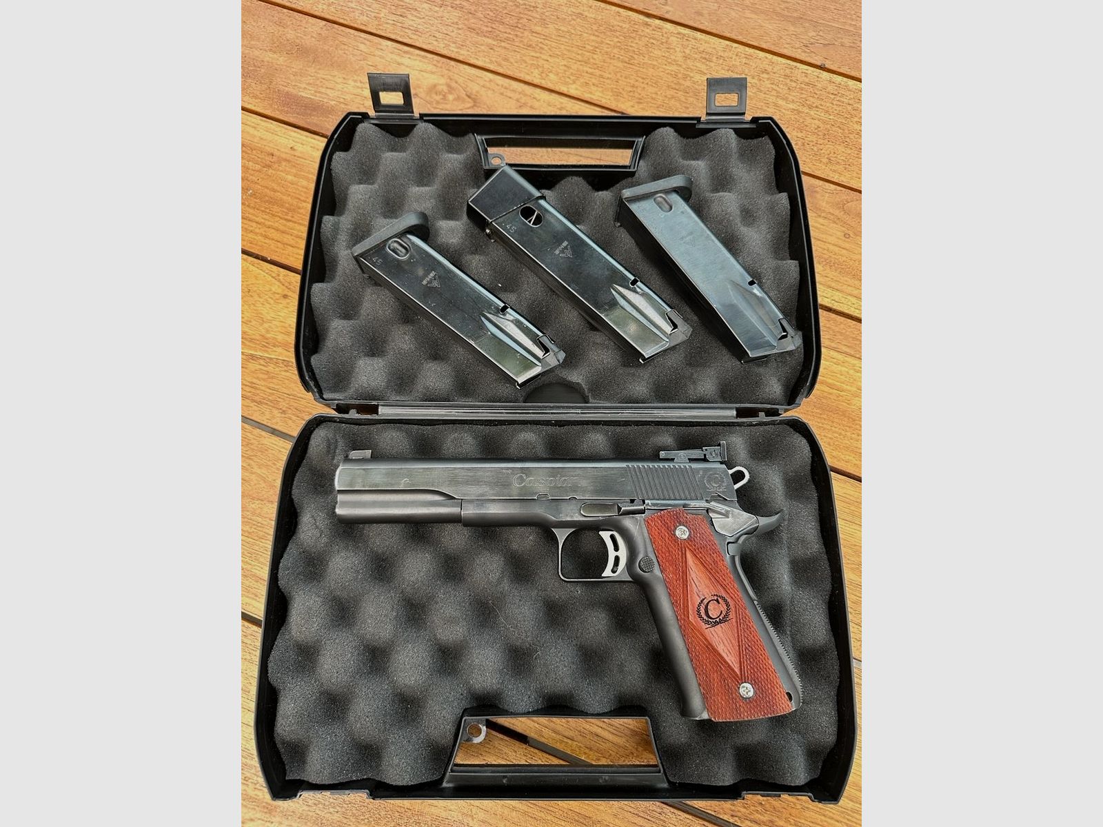 Caspian Arms Ltd. "The Duke Custom" Calibro .45 ACP basato sul 1911