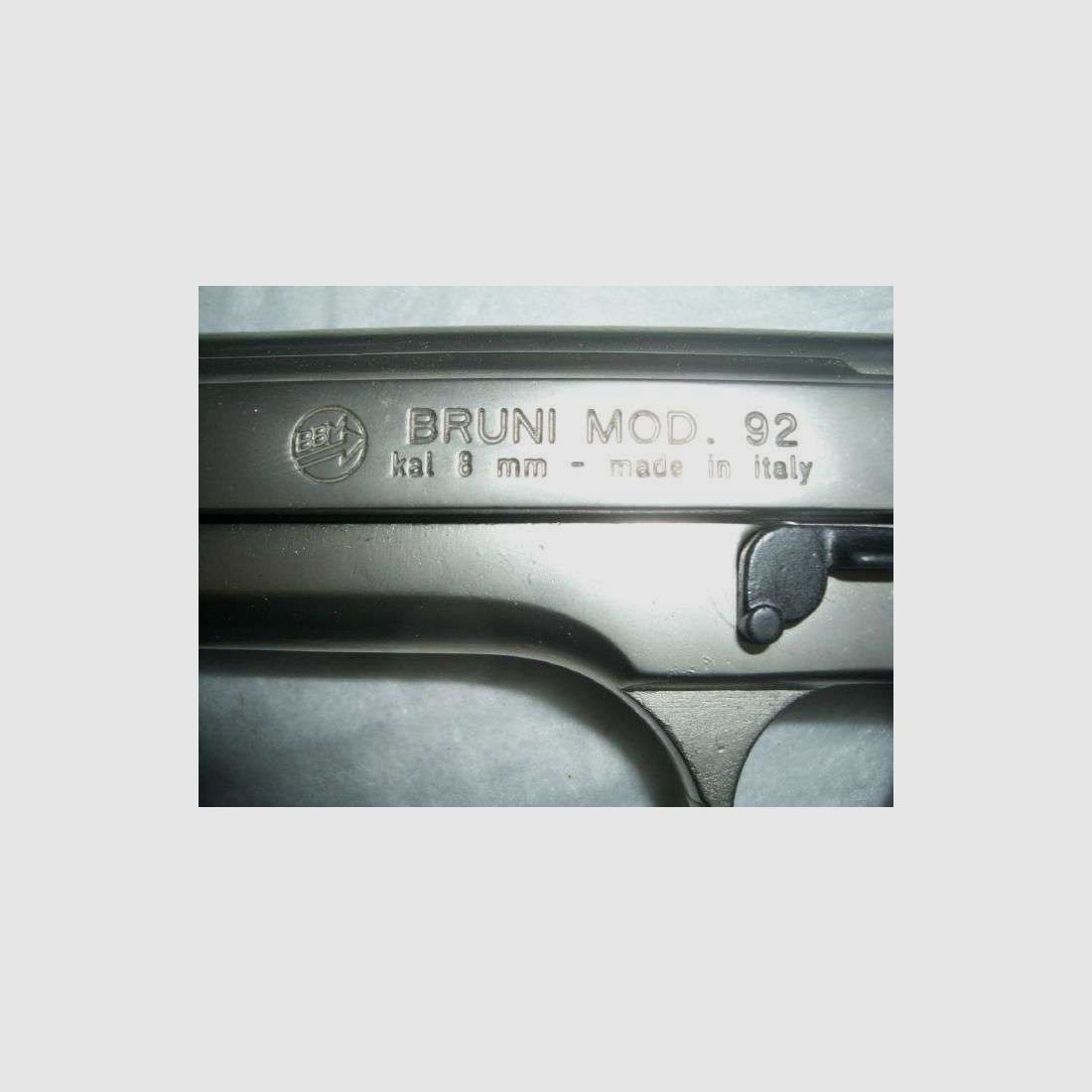 Bruni Pistolet Beretta 92 Noir cal. 8 mm à blanc, image 3 sur 4