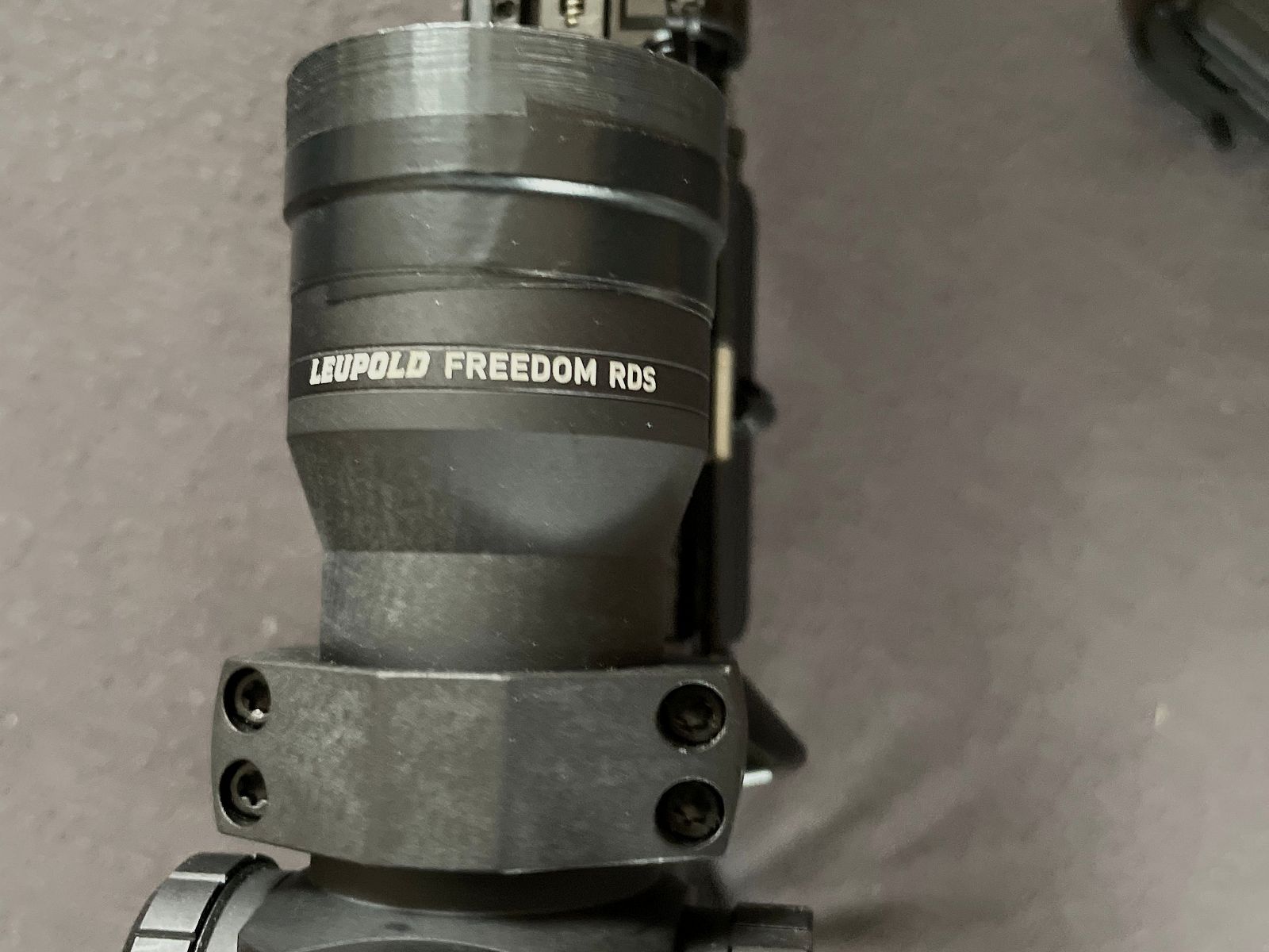 HK MR 223 + Leupold Reddot + accessoires, 551 schoten