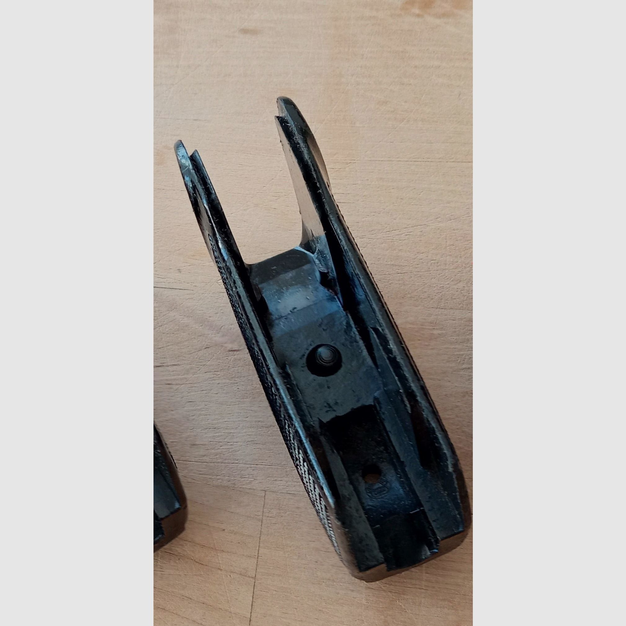 Schwarze Bakelit Griffschale für DDR Polizei Pistole-M inkl. Schraube / Vintage Griff für ost-deutsche Makarov // 8 Schuss PM 9x18, Bild 5 von 7