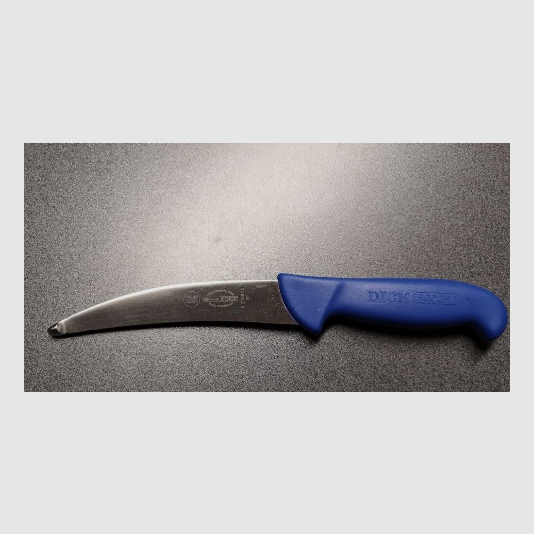 Thick curved knife 15cm red/blue