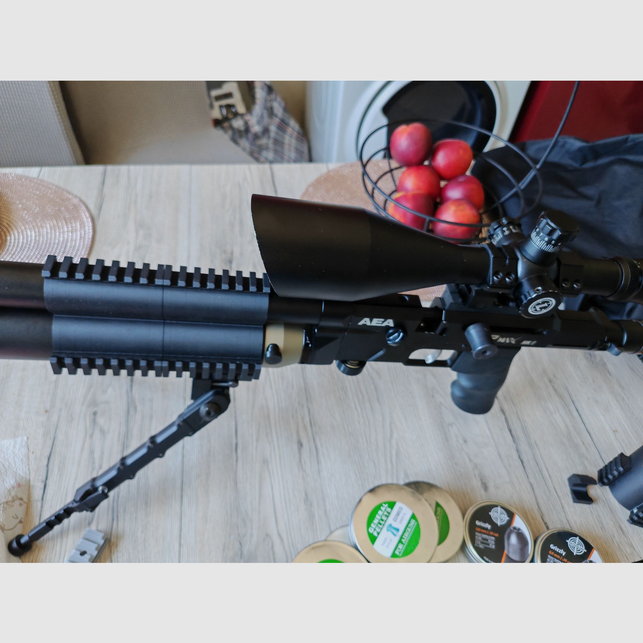 AEA HP Max MK 2 mit Zubehör, Schalldämpfer, Zielfernrohr, Zweibein Munition