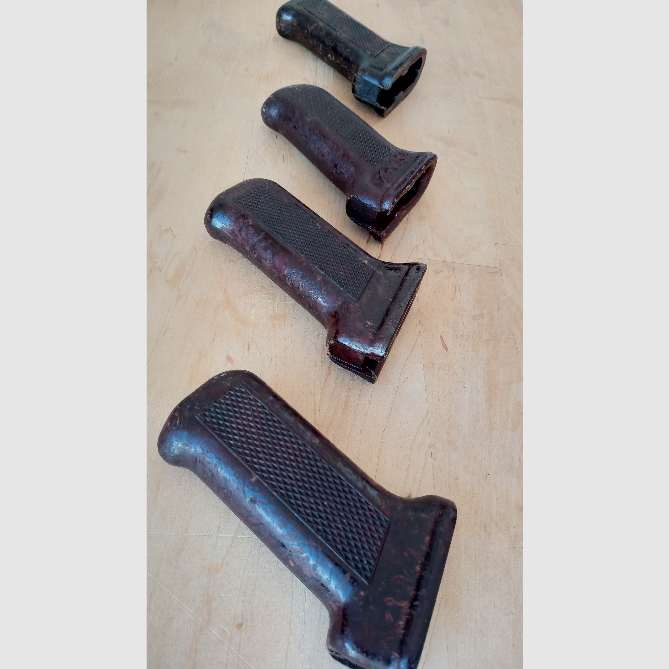 Rumänische AKM-Griffe aus Bakelit besser als der russische Griff / auch für AK74 AK-100 / Yunker / Cybergun 47