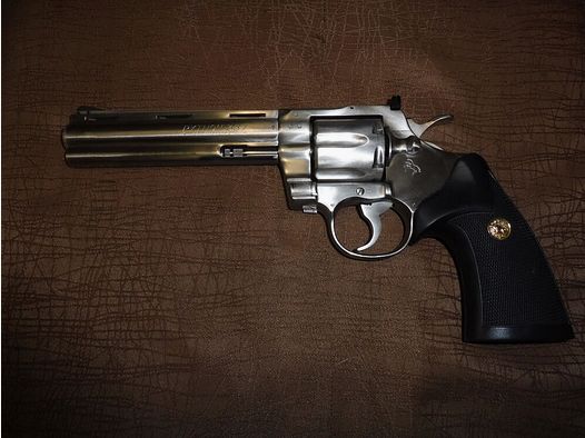 Colt	 Python 357