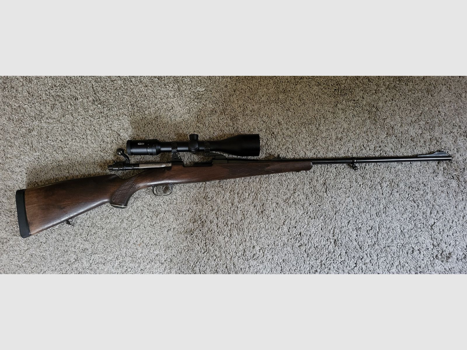 98er Repetierbüchse von Frankonia mit dem Meopta Zielfernrohr Meostar R1 3-12 x 56 RD mit Leuchtpunkt.