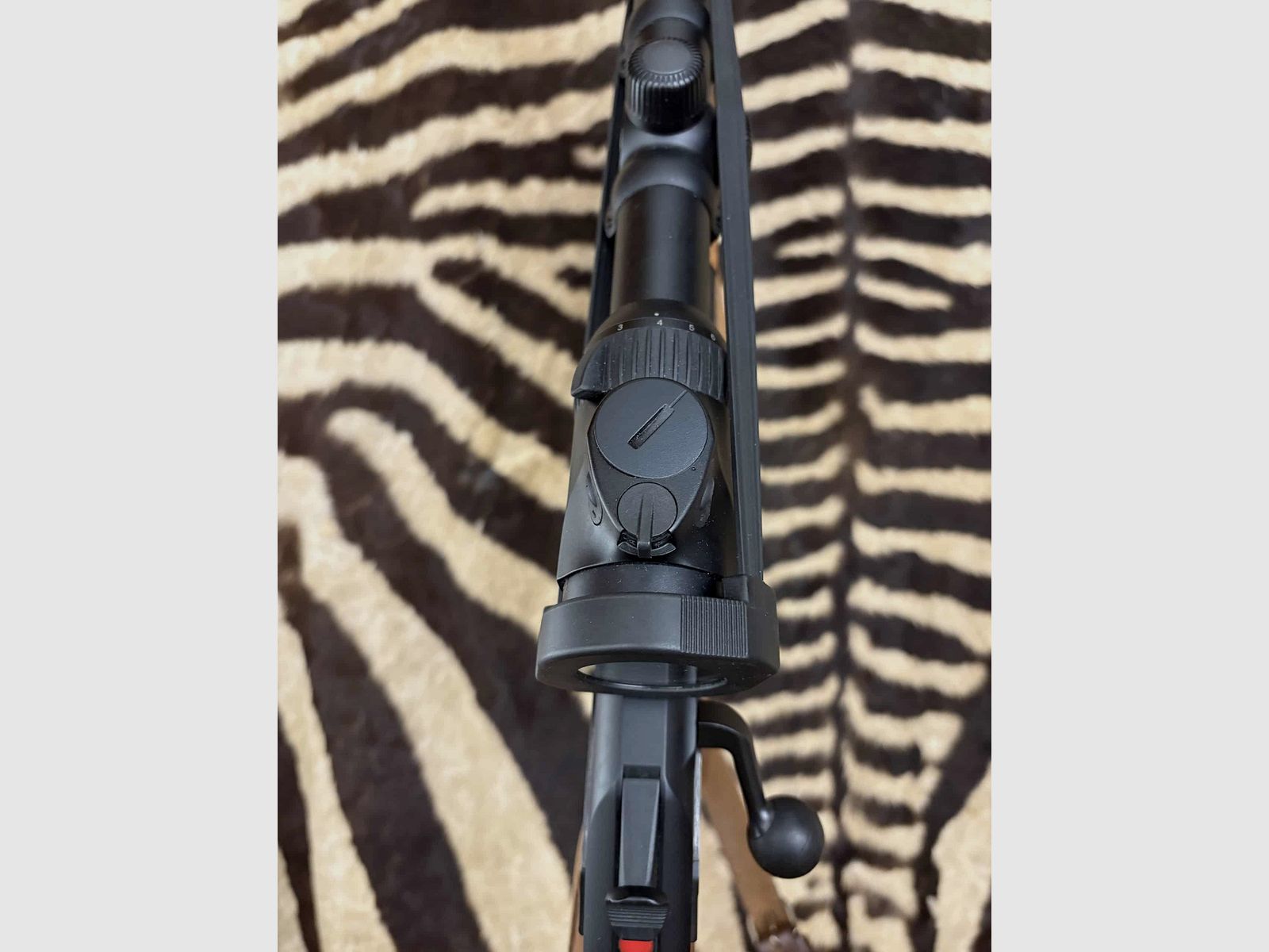 Carabina Blaser R93 Luxe cal.300wm – ca.65cm fluted – Z6i 1-6×24, immagine 10 di 11