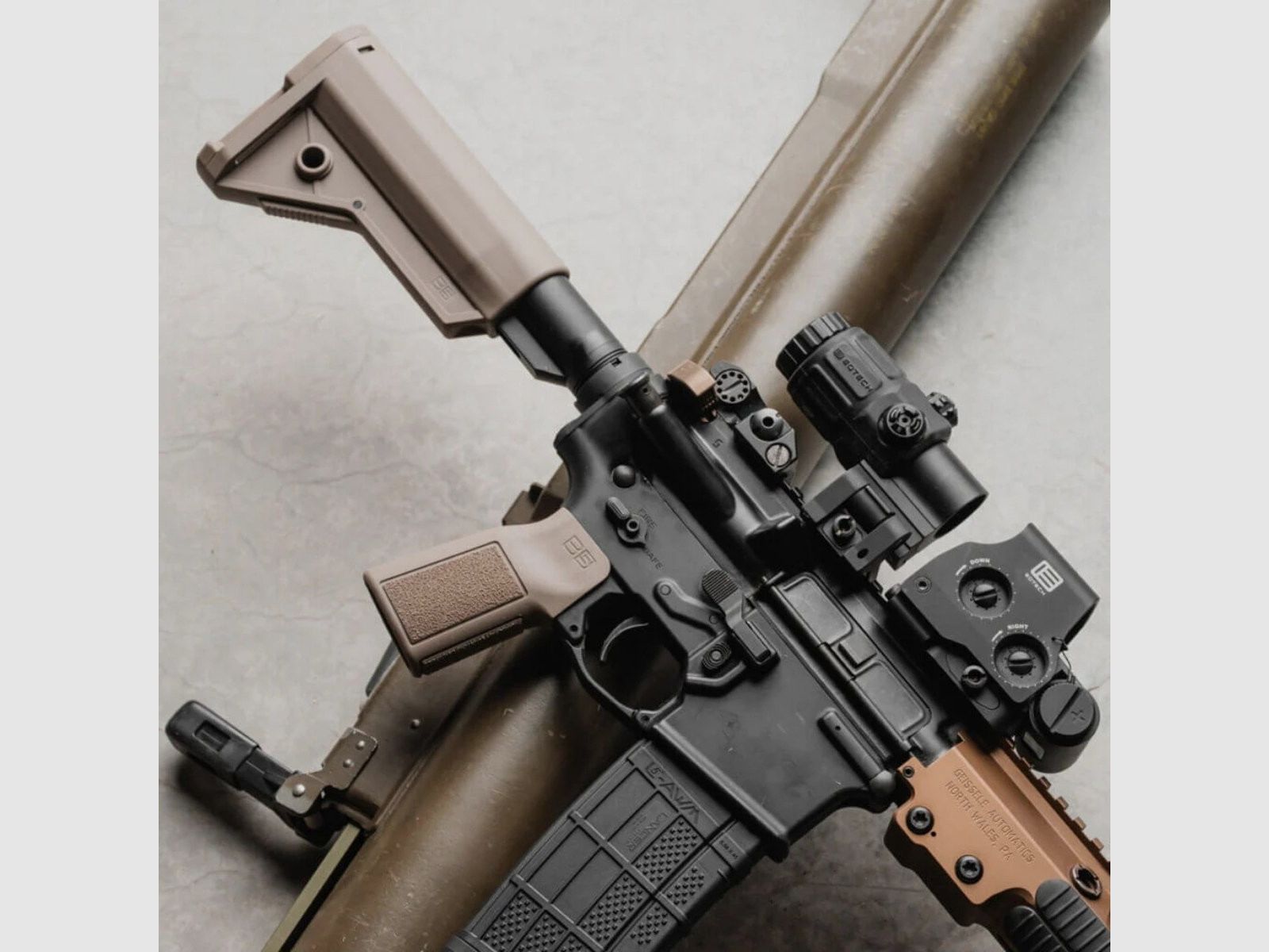 B5 Systems - Impugnatura a pistola per AR15 P-GRIP 22K FDE PGR-1673, immagine 3 di 3