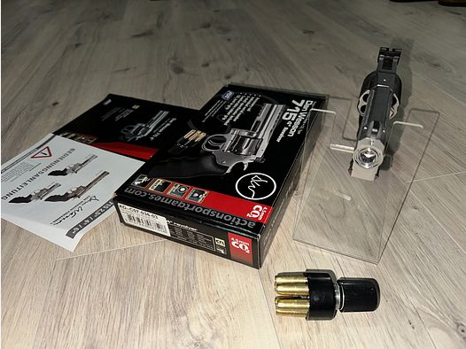 Dan Wesson 715 4" canon 4,5mm Diabolo Co2 revolver, Dan Wesson 715 4" Co2 revolver + accessoires, revolver CO2 4,5mm avec douilles