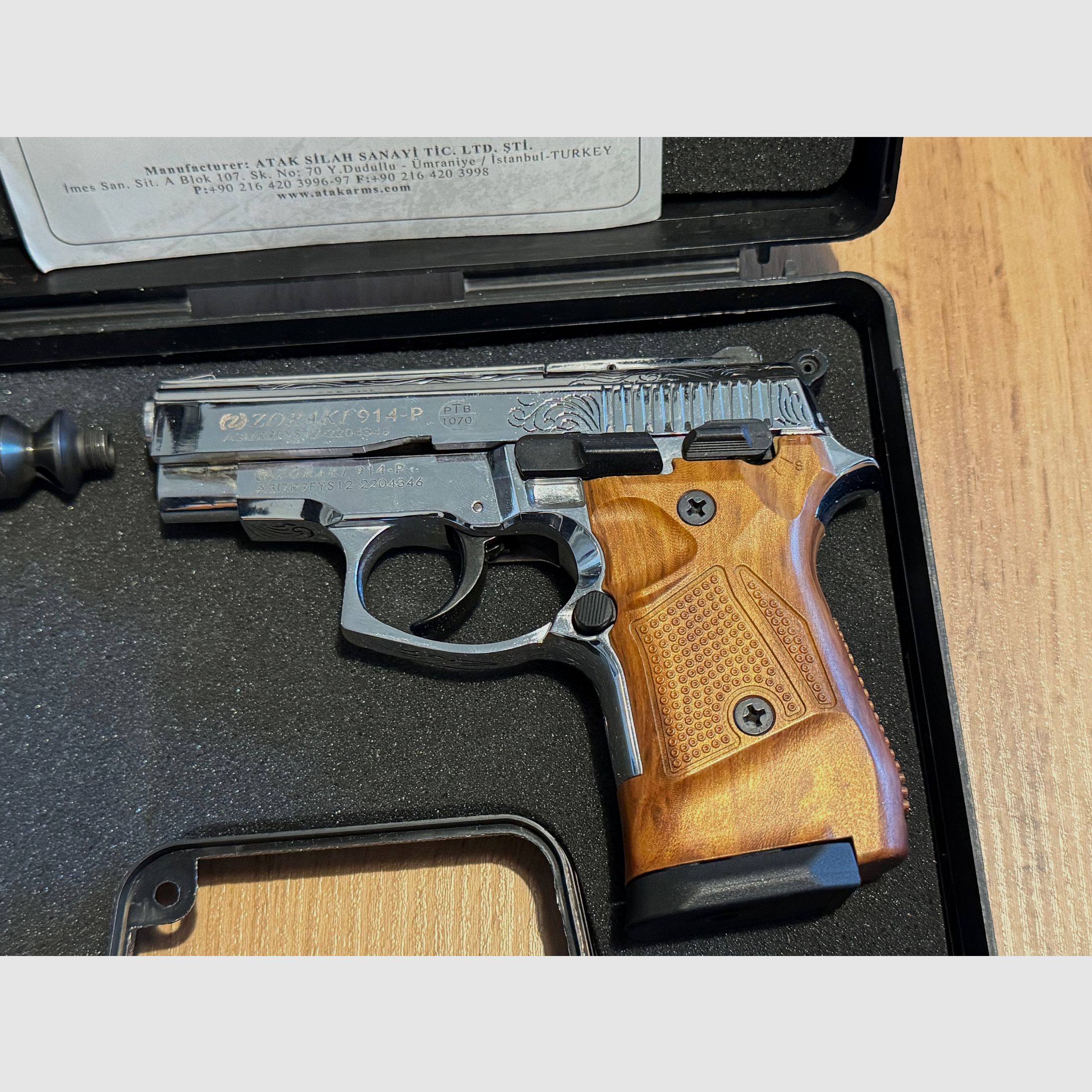 Zoraki 914 Pistolet alarmowy kal. 9mm P.A.K. chromowany, grawerowany.