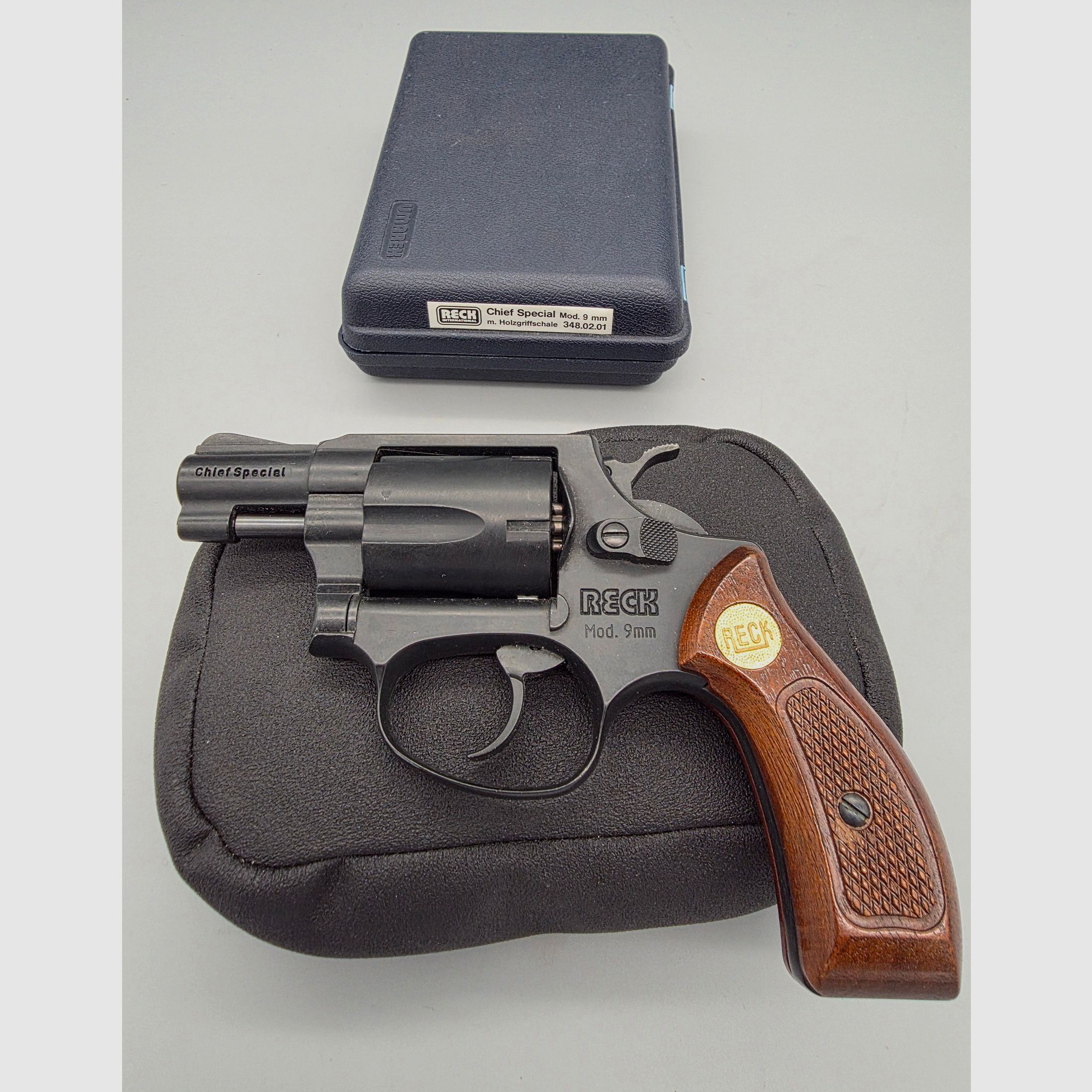 SRS Revolver Reck Chief Spezial w kal. 9mm Knall .380 z PTB 503 badaniem KD (1993)