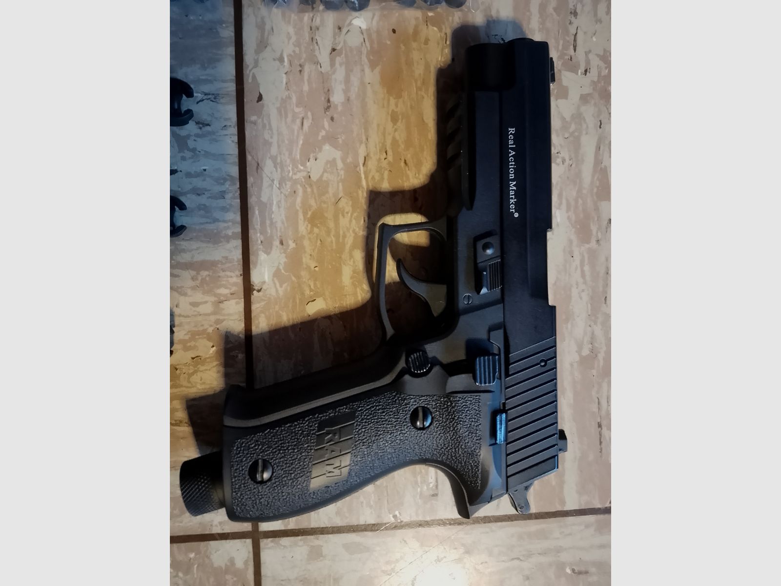 Pistola RAM Marcador X50 Calibre 0.43 de APS original nueva con 4 cargadores Rubberballs F en el pentágono