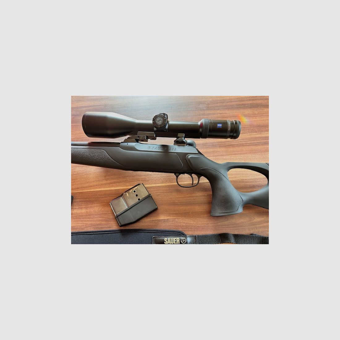 Sauer 202 Synchro XT mit Semi Weight Lauf,SD und Zeiss Optik Kal.: 30-06 Spring.