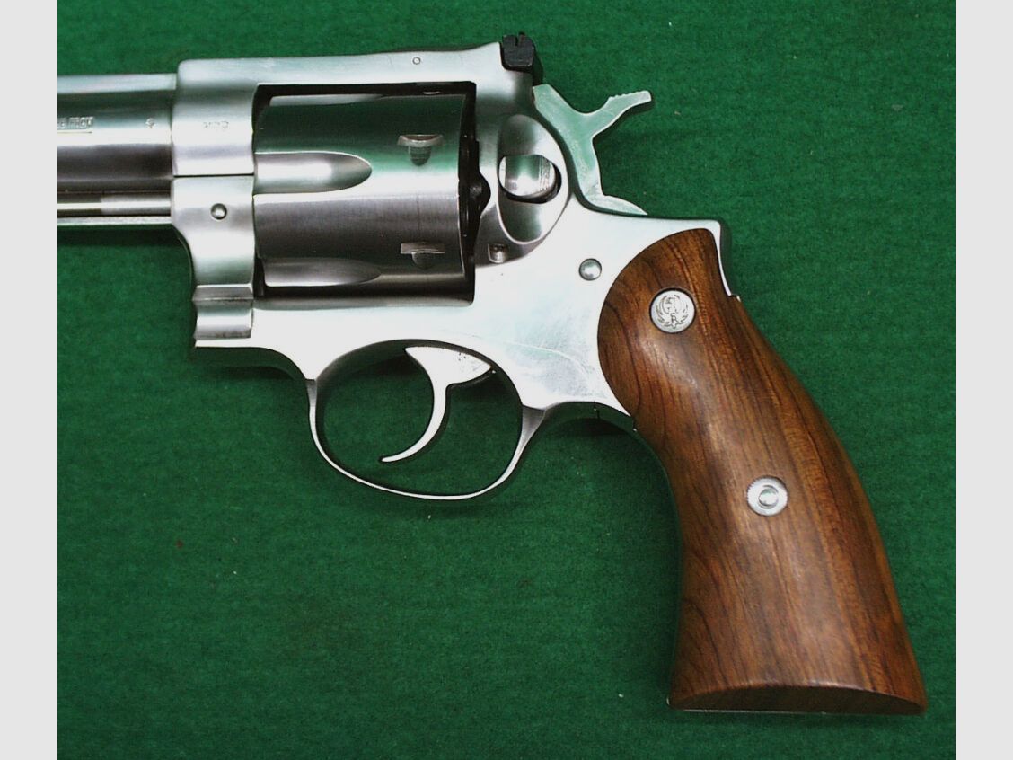 Revólver Ruger Redhawk 5,5", de acero inoxidable