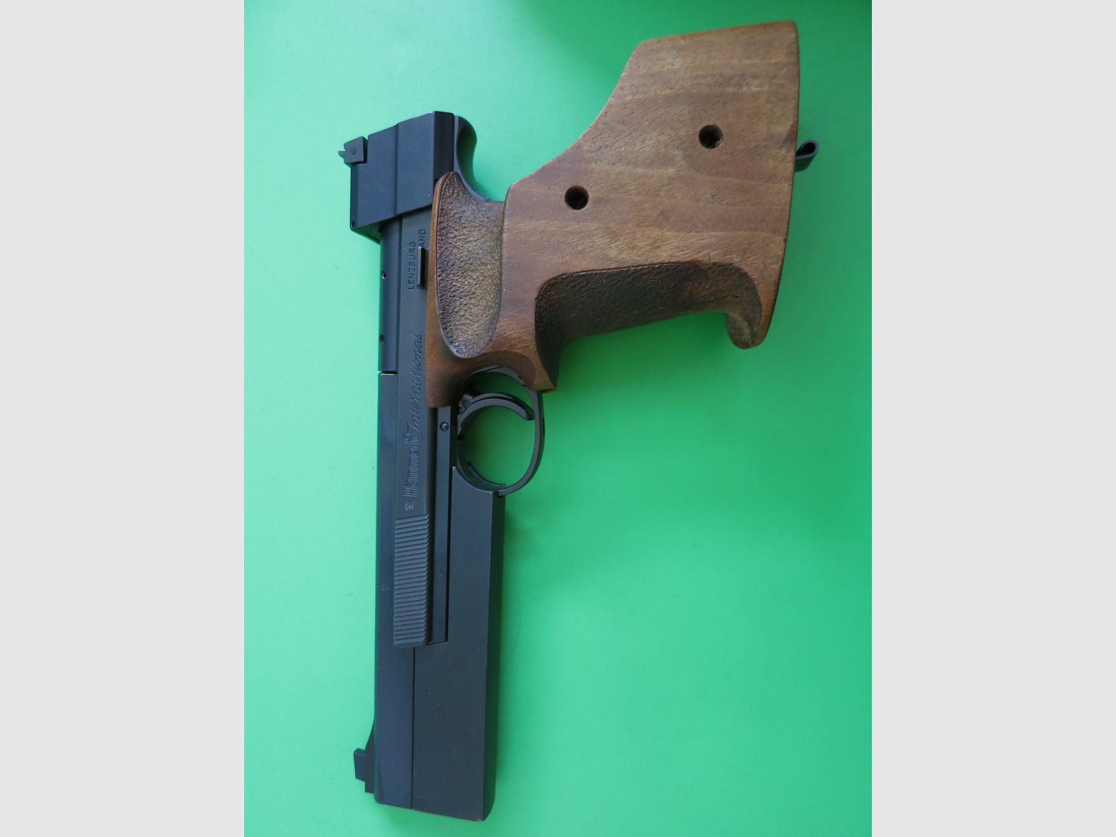 Hämmerli International 208, beste schweizer Ziel- Sportpistole, .22lr +Laufgewicht +NILL-Sportgriff      #49