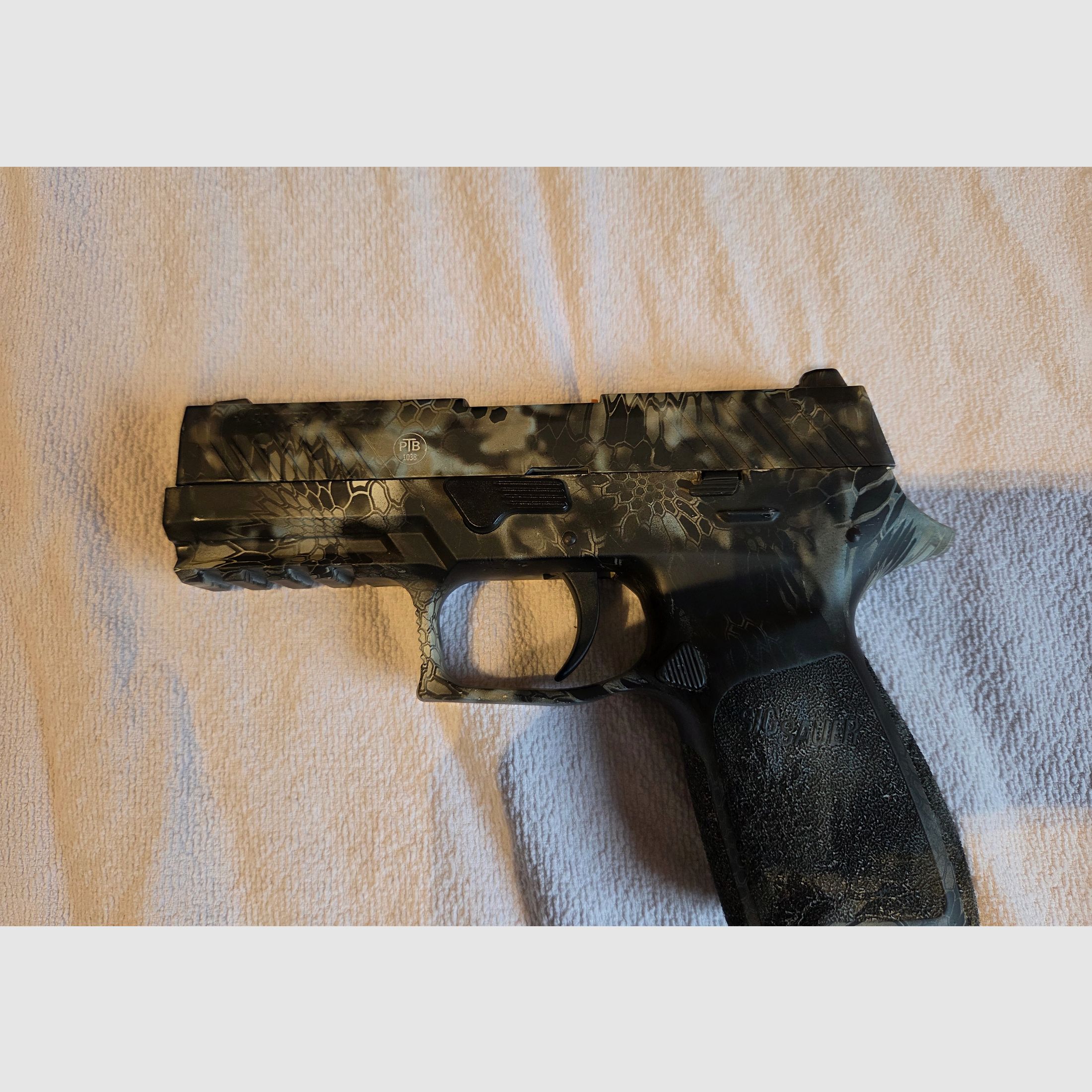 Sig Sauer P320 blank firing pistol 9mm P.A.K. Cobra camo including gun case