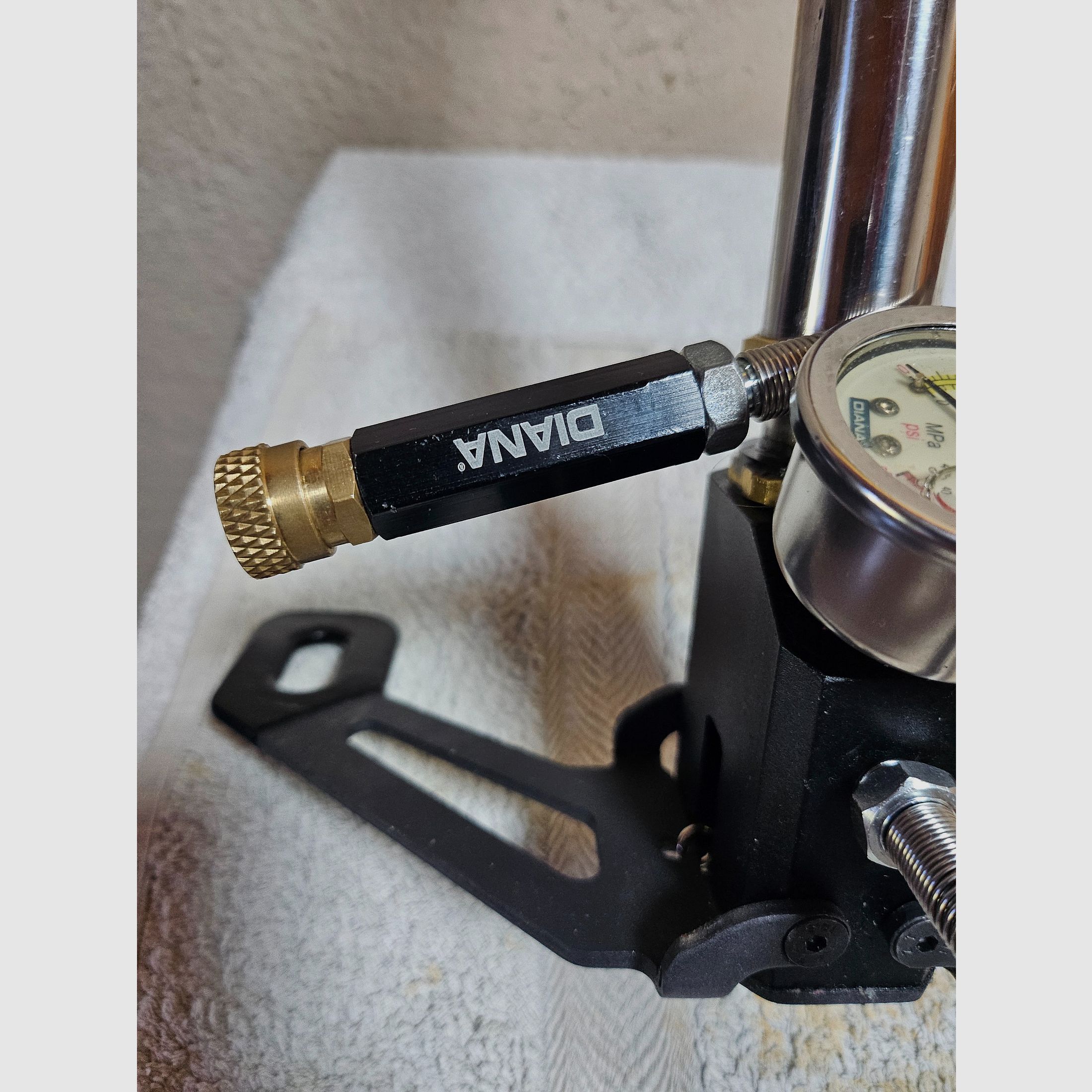 Diana hand pump 300 bar for PCP airguns, image 4 of 5