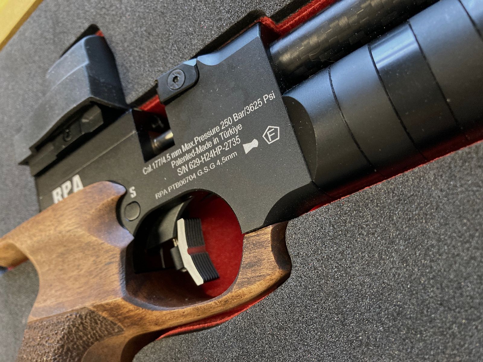 CNC-gefräste Koffereinlagen aus festem Schaumstoff