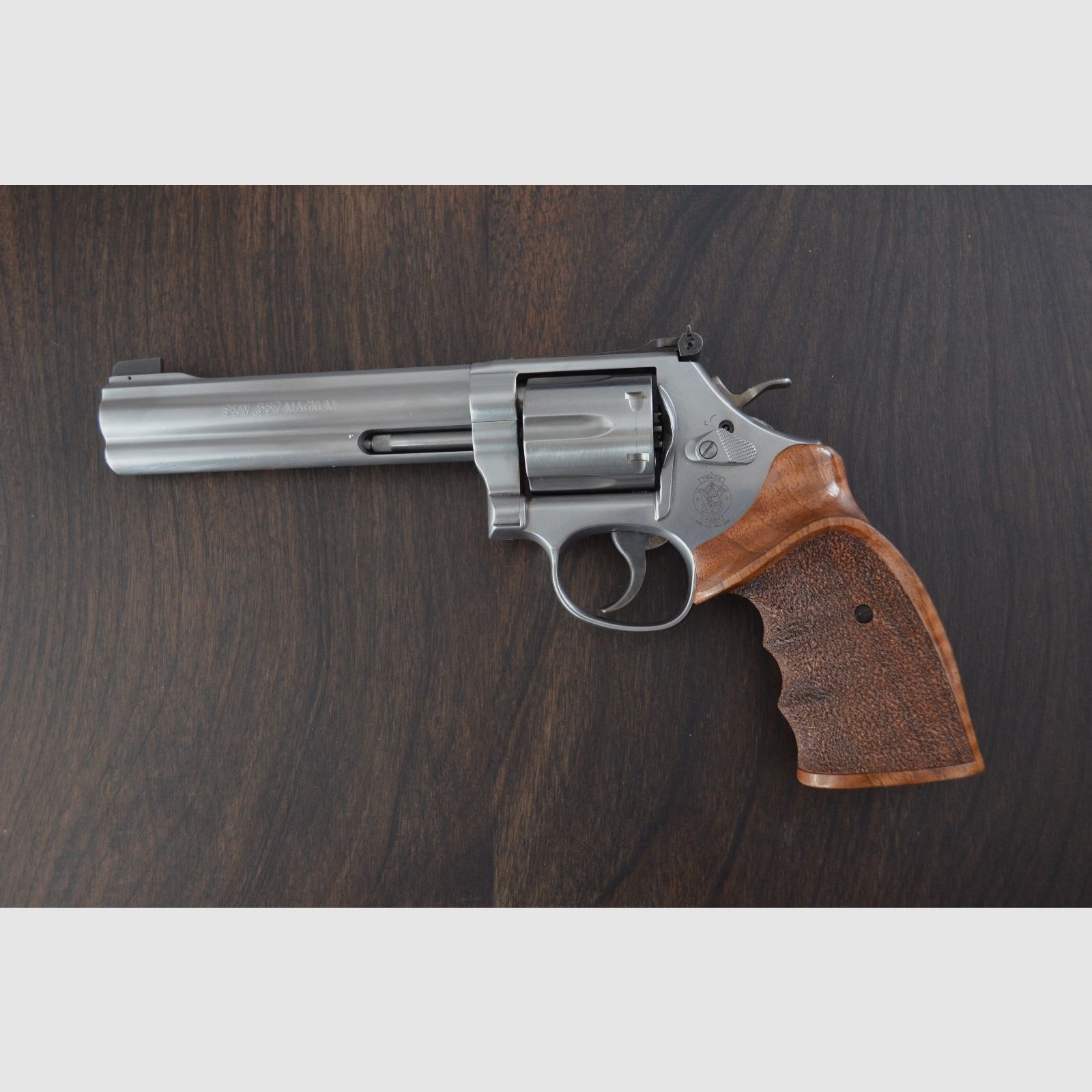 Smith & Wesson 686-6 Target Champion Kal.357 Mag. 6 Zoll Lauf im S&W Koffer mit Zubehör