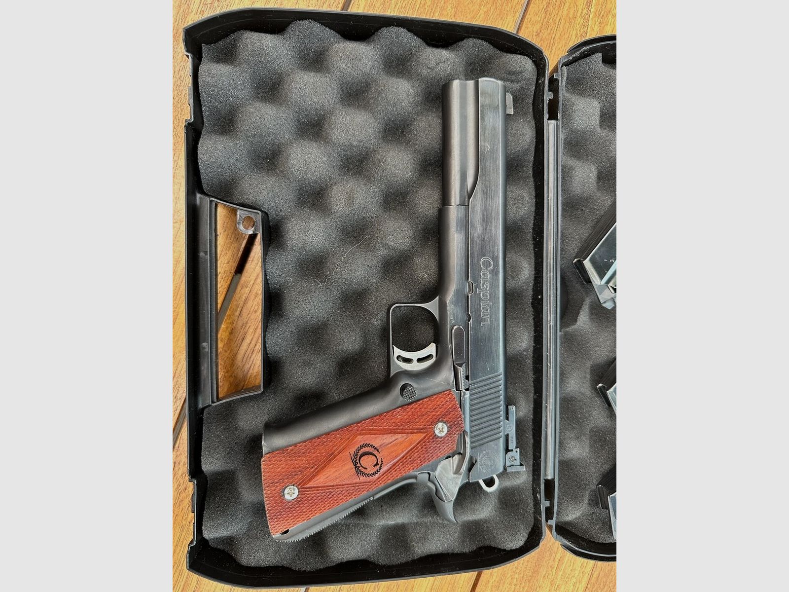 Caspian Arms Ltd. "The Duke Custom" Kaliber .45 ACP basierend auf 1911