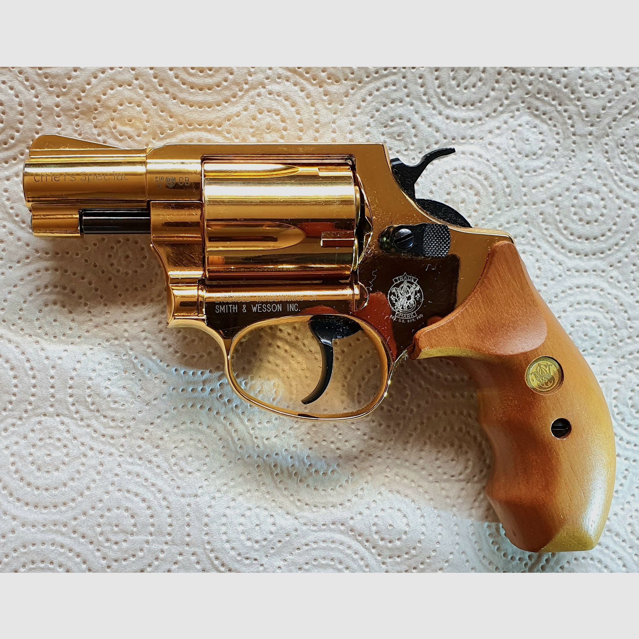 S&W  PTB Gas-Revolver   "Chiefs Special"   GOLD, Holzgriff + Holster