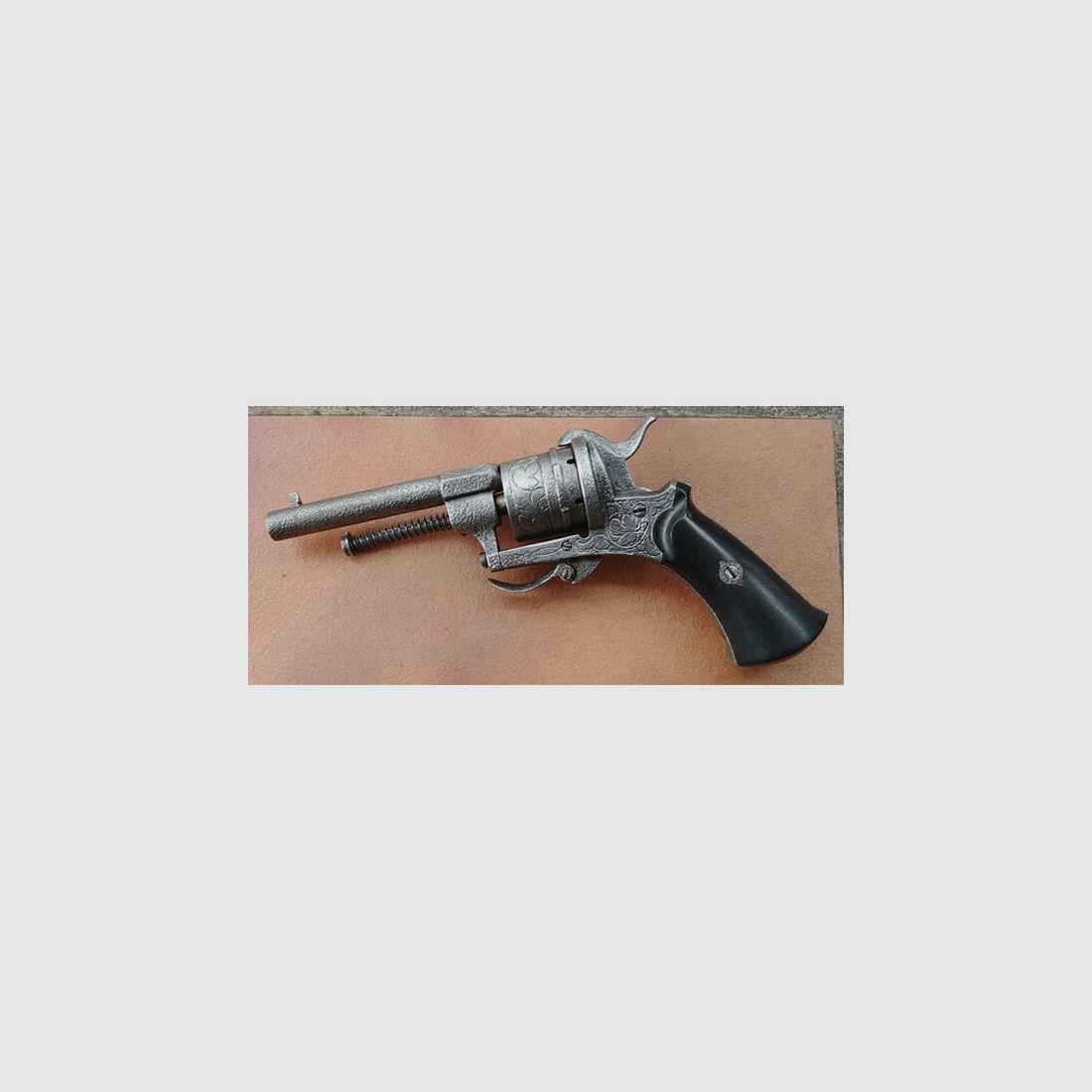 Lefaucheux-Stiftfeuerrevolver mit Klappabzug Kal. 7mm