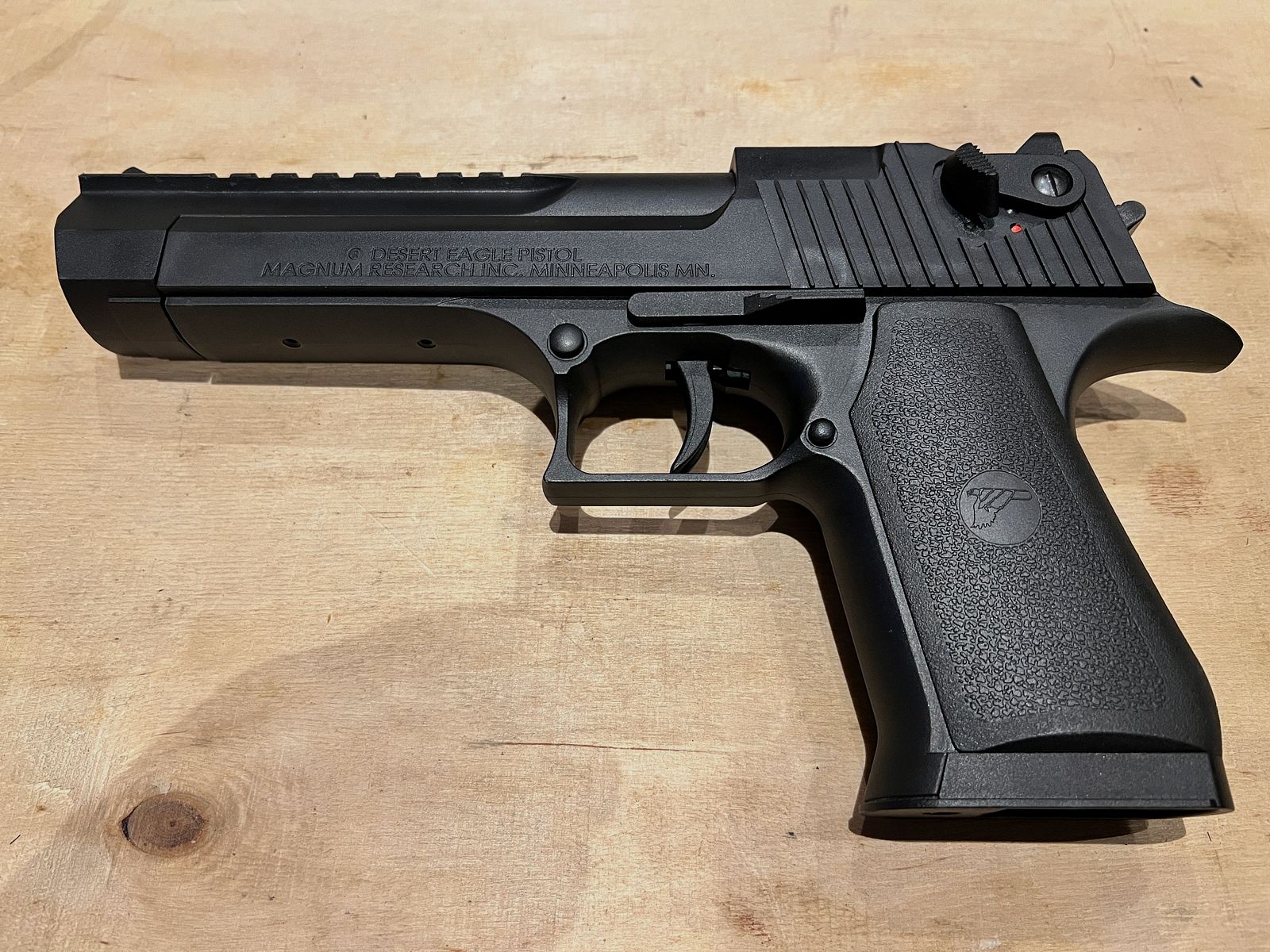 Desert Eagle CO2 Pistole Magnum Research INC. Minneapolis MN.