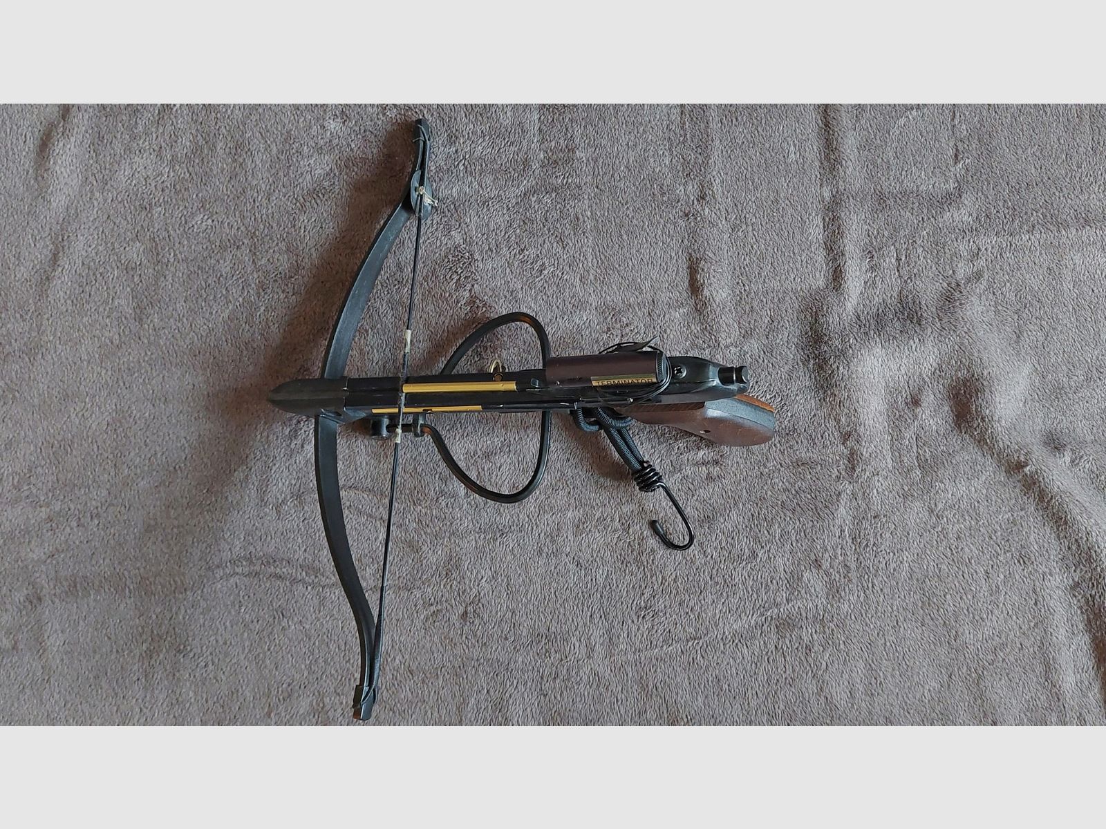 2) Barnett Trident mit originalen Pfeilen (3-Pfeile-Magazin), mehrere neue Pfeile usw., siehe Fotos, neuwertig,