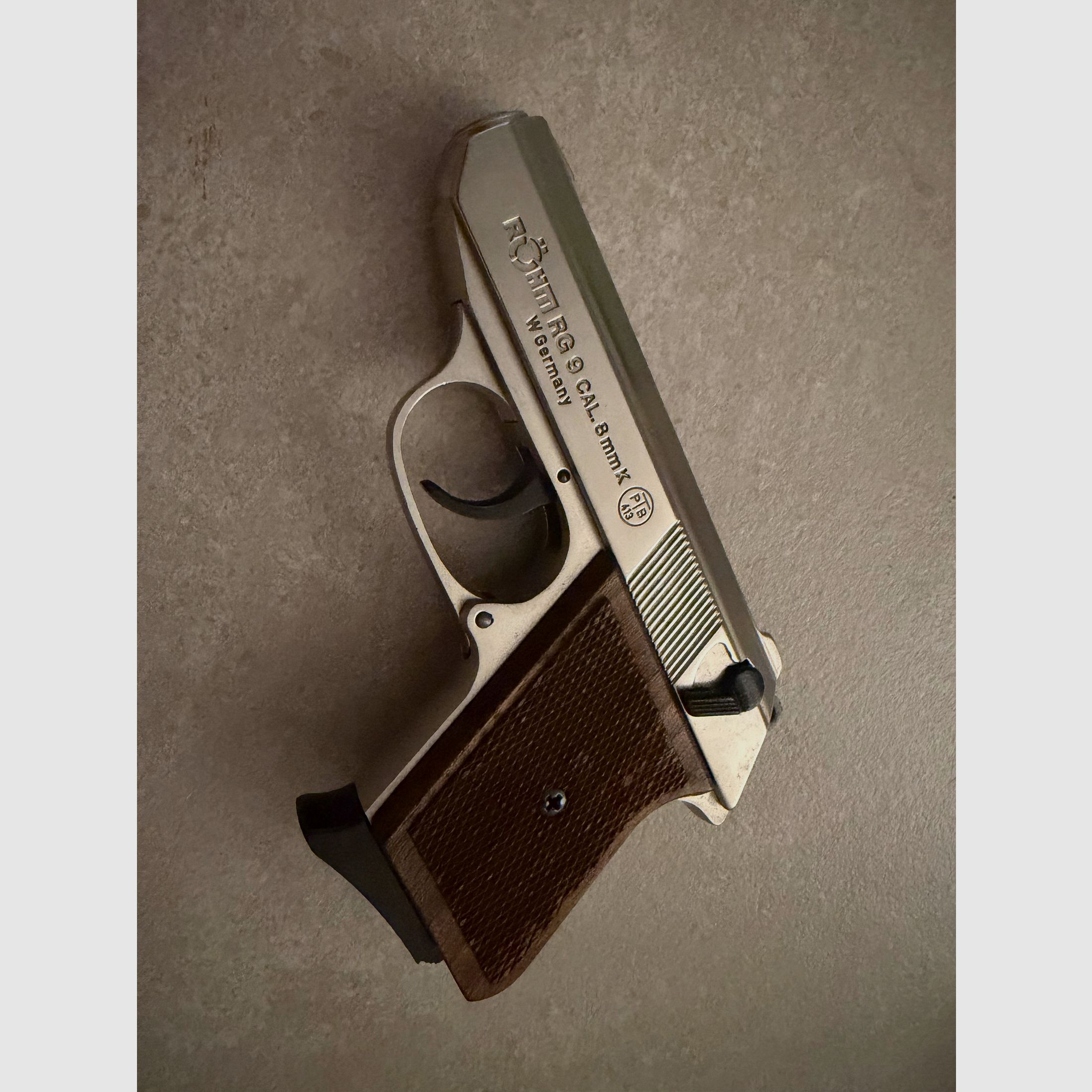 Pistolet gazowy Röhm RG 9 8mm niklowany z drewnianą rękojeścią